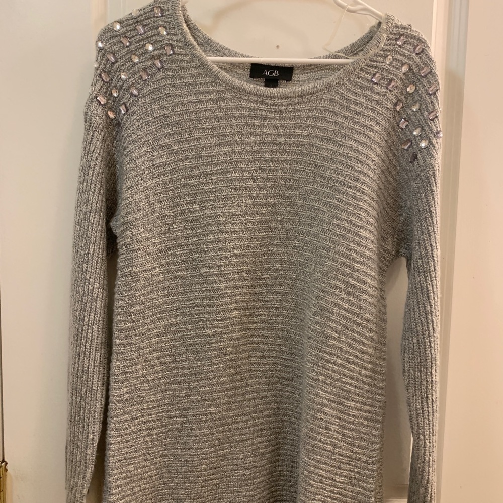 Sweater with embellishments on the shoulders!